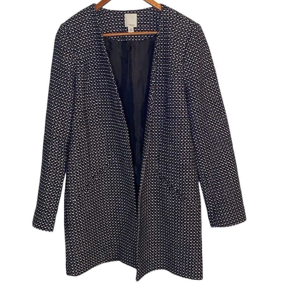 Halogen women’s black/white long blazer. Size M